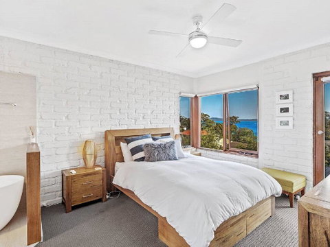 'Nunkeri', 5 Kerrie Close - Stunning House With Fabulous Views, Linen, WIFI & Air Conditioning - Your Accommodation 1