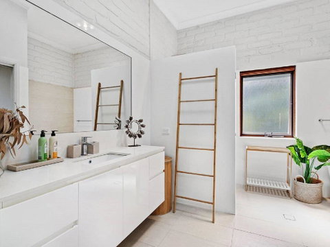 'Nunkeri', 5 Kerrie Close - Stunning House With Fabulous Views, Linen, WIFI & Air Conditioning - Your Accommodation 3