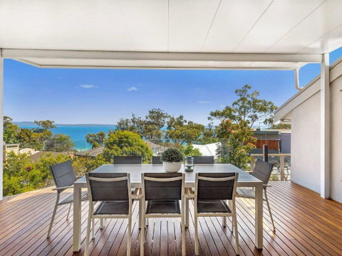 'Nunkeri', 5 Kerrie Close - Stunning House With Fabulous Views, Linen, WIFI & Air Conditioning - Your Accommodation 0