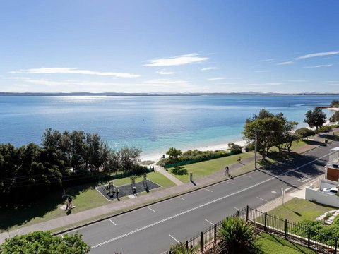 1 'Kiah', 53 Victoria Parade - Stunning Views, Wifi, Aircon, Just Across The Road To The Water - Your Accommodation 2