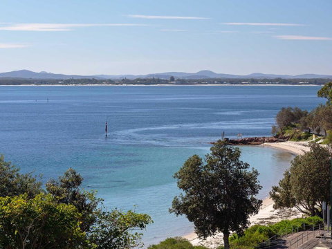 1 'Kiah', 53 Victoria Parade - Stunning Views, Wifi, Aircon, Just Across The Road To The Water - Your Accommodation 3