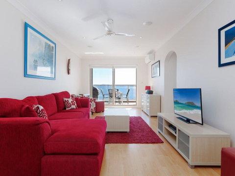 1 'Kiah', 53 Victoria Parade - Stunning Views, Wifi, Aircon, Just Across The Road To The Water - Your Accommodation 1
