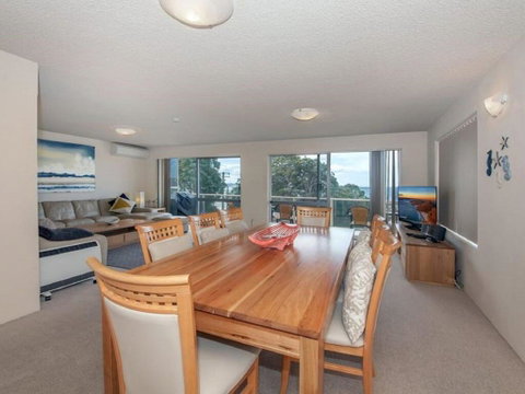 1 'Laman Lodge', 15 Laman Street - Stunning Air Conditioned Unit With Water Views And WIFI - Your Accommodation 3