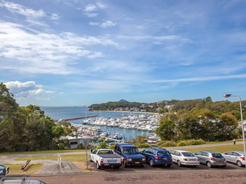 1 'Laman Lodge', 15 Laman Street - Stunning Air Conditioned Unit With Water Views And WIFI - Your Accommodation 2