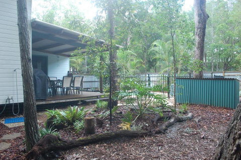 1 Naiad Court - Lowset Family Home With Swimming Pool And Covered Deck. Pet Friendly - Your Accommodation 2