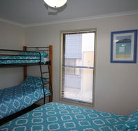 1 Naiad Court - Lowset family home with swimming pool and covered deck. Pet friendly - Your Accommodation
