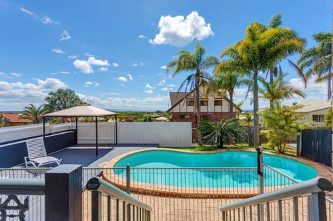 1-33 Tingira Close - Rainbow Beach, Gorgeous Ocean Views, Swimming Pool, Air Conditioning - Your Accommodation 3