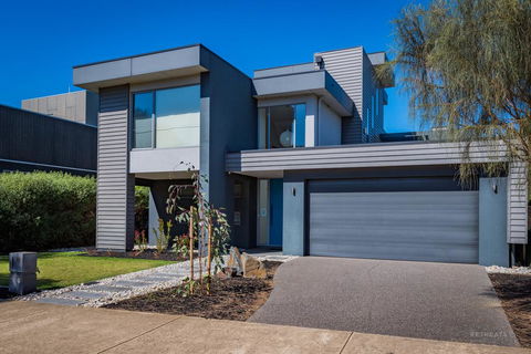 10 Sands Bvd - Your Accommodation 1