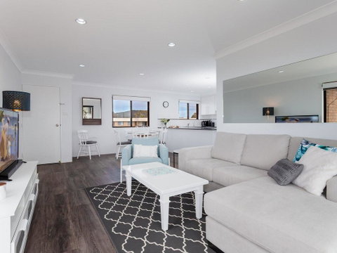 11 'Intrepid' , 3 Intrepid Close - Absolute Beachfront Bliss - Your Accommodation 2