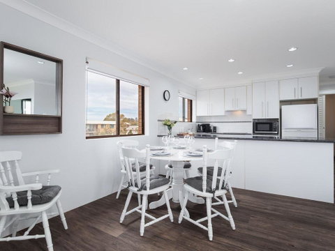 11 'Intrepid' , 3 Intrepid Close - Absolute Beachfront Bliss - Your Accommodation 3