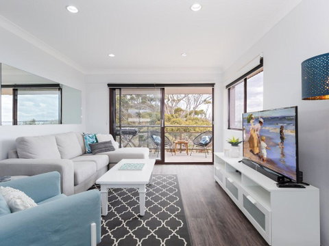 11 'Intrepid' , 3 Intrepid Close - Absolute Beachfront Bliss - Your Accommodation 1