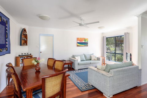 12 Ibis Court - Highset Beach House With Natural Bushland Gardens And Covered Decks - Your Accommodation 3