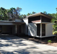 12 Satinwood Drive - Family home with swimming pool located in natural bushland and close to beach - Your Accommodation