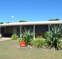 12 Zircon Street - Renovated beach shack with the perfect blend of comfort and coastal cool - Your Accommodation