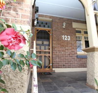 123 Hill St Heart of Orange Double Brick - Your Accommodation
