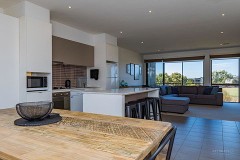 13 Shore Place - Your Accommodation 2