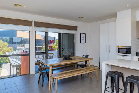 13 Shore Place - Your Accommodation 0