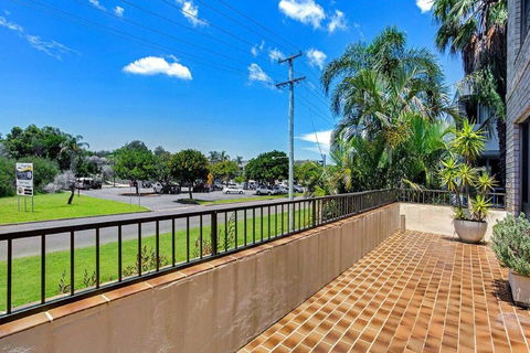 14 'THE DUNES', 38 MARINE DR - LARGE UNIT WITH POOL, TENNIS COURT AND DIRECTLY ACROSS FROM FINGAL - Your Accommodation 2