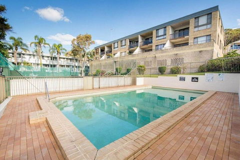 14 'THE DUNES', 38 MARINE DR - LARGE UNIT WITH POOL, TENNIS COURT AND DIRECTLY ACROSS FROM FINGAL - Your Accommodation 3