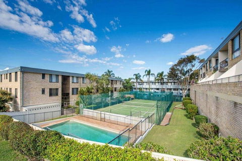 14 'THE DUNES', 38 MARINE DR - LARGE UNIT WITH POOL, TENNIS COURT AND DIRECTLY ACROSS FROM FINGAL - Your Accommodation 0