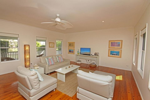 16 Beachway Pde, Marcoola: Linen Incl, WiFi, Pet Friendly, A/Cond. 500 BOND - Your Accommodation 3