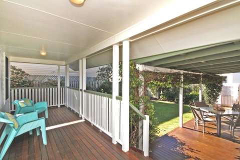 16 Beachway Pde, Marcoola: Linen Incl, WiFi, Pet Friendly, A/Cond. 500 BOND - Your Accommodation 2