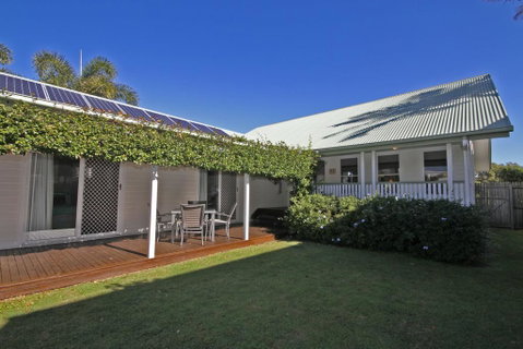 16 Beachway Pde, Marcoola: Linen Incl, WiFi, Pet Friendly, A/Cond. 500 BOND - Your Accommodation 1