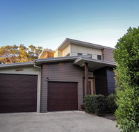 17 Naiad Court - Modern open plan family home with covered outdoor area and double lock-up garage - Your Accommodation