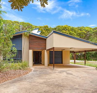 18 Naiad Court - Rainbow Shores Modern Beach House Walk to Beach - Your Accommodation