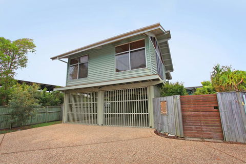18 Northbeach Place, Mudjimba Beach - Pet Friendly, Linen Included, WIFI - Your Accommodation 0