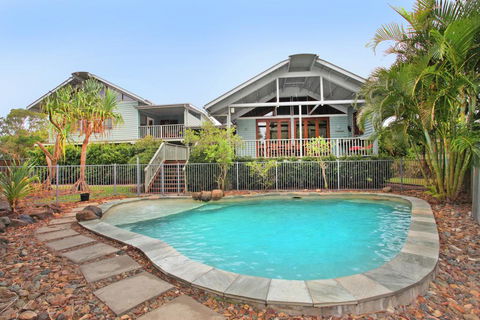 18 Northbeach Place, Mudjimba Beach - Pet Friendly, Linen Included, WIFI - Your Accommodation 1