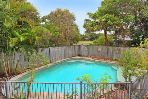 18 Northbeach Place, Mudjimba Beach - Pet Friendly, Linen Included, WIFI - Your Accommodation 2