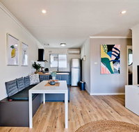 2 Bedroom Apt In Glenelg With Air-Con - Your Accommodation