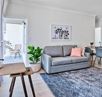 2 Bedroom Apt with Balcony  Air Con in Plympton - Your Accommodation
