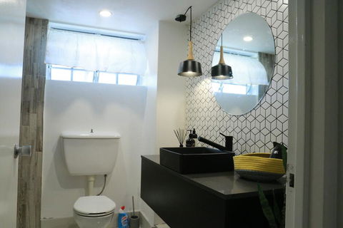 2 Bedroom Close To CBD - Your Accommodation 2
