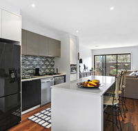 2 Bedroom Townhouse - Family  Corporate Bookings Only - Your Accommodation