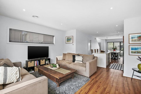 2 Bedroom Townhouse - Family & Corporate Bookings Only - Your Accommodation 2