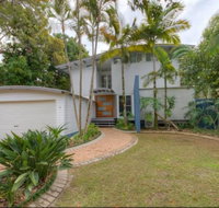 2 Satinwood Drive - Rainbow Shores Executive Level Beach House Pool Walk to Beach - Your Accommodation