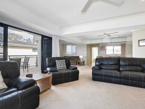 2/137 Soldiers Point Road - Luxury Unit On The Waterfront With Aircon And Free Unlimited Wi Fi - Your Accommodation 3