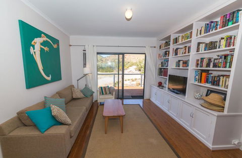 20 Lady Bay Road - Your Accommodation 0