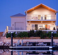 21 Corella Court - PRIVATE JETTY  POOL - Your Accommodation