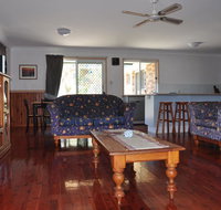 23 Carlo Road - Lowset family home within walking distance to the shopping centre. Pet friendly - Your Accommodation
