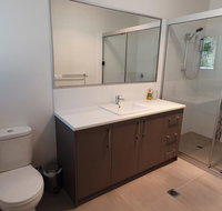 26 Satinwood Drive- Low set modern sleeps 8 - Your Accommodation