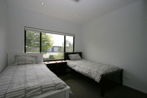 26 Twynam Street - Your Accommodation 0