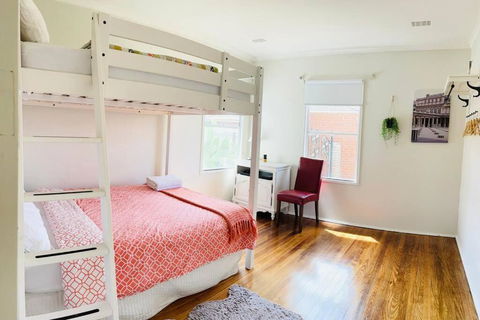 D122 Lovely London Home - Your Accommodation 4