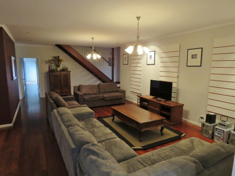 29 Church St, Cowes - Large Holiday House Close To Shops And Beach - Your Accommodation 1