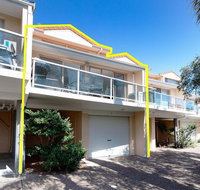 3 'Frangipani' 30 Leonard Avenue - great townhouse with air con - Your Accommodation