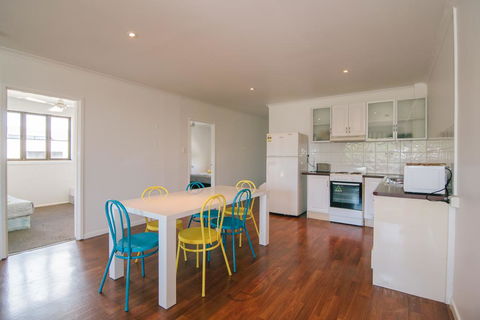 3 Bedroom Apartment / Spence St - Your Accommodation 1