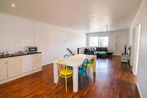 3 Bedroom Apartment / Spence St - Your Accommodation 3