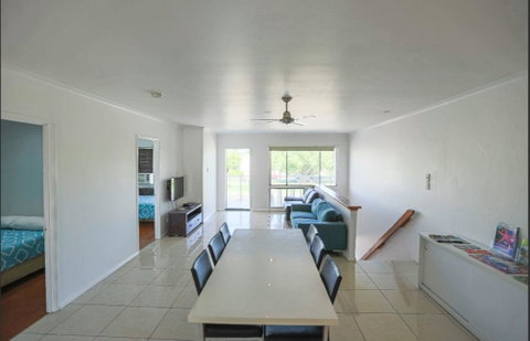 3 Bedroom Apartment // Spence St - Your Accommodation 1